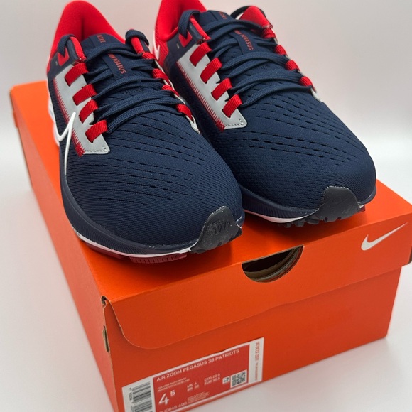 Nike Air Zoom Pegasus 38 ‘Patriots’ DJ0846-400 - Szs 4M‎ /5.5W & 4.5 /6W NIB